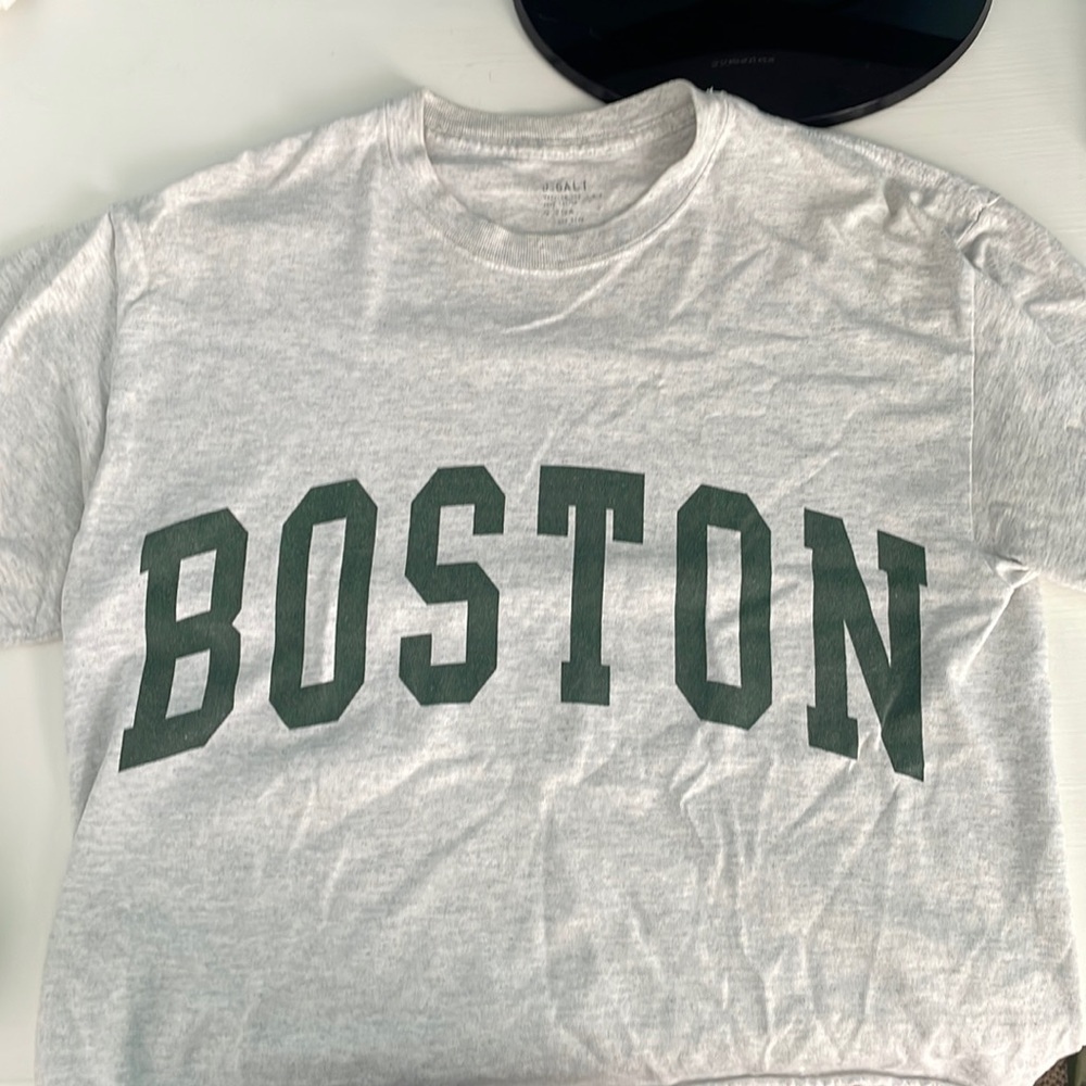 Brandy Melville BOSTON t-shirt